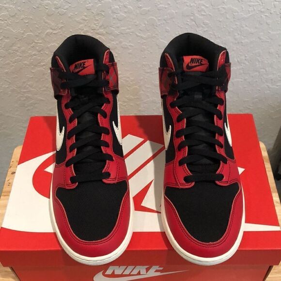 ⭐️NIKE DUNK LOW RETRO SE SNEAKERS - Picture 8 of 14